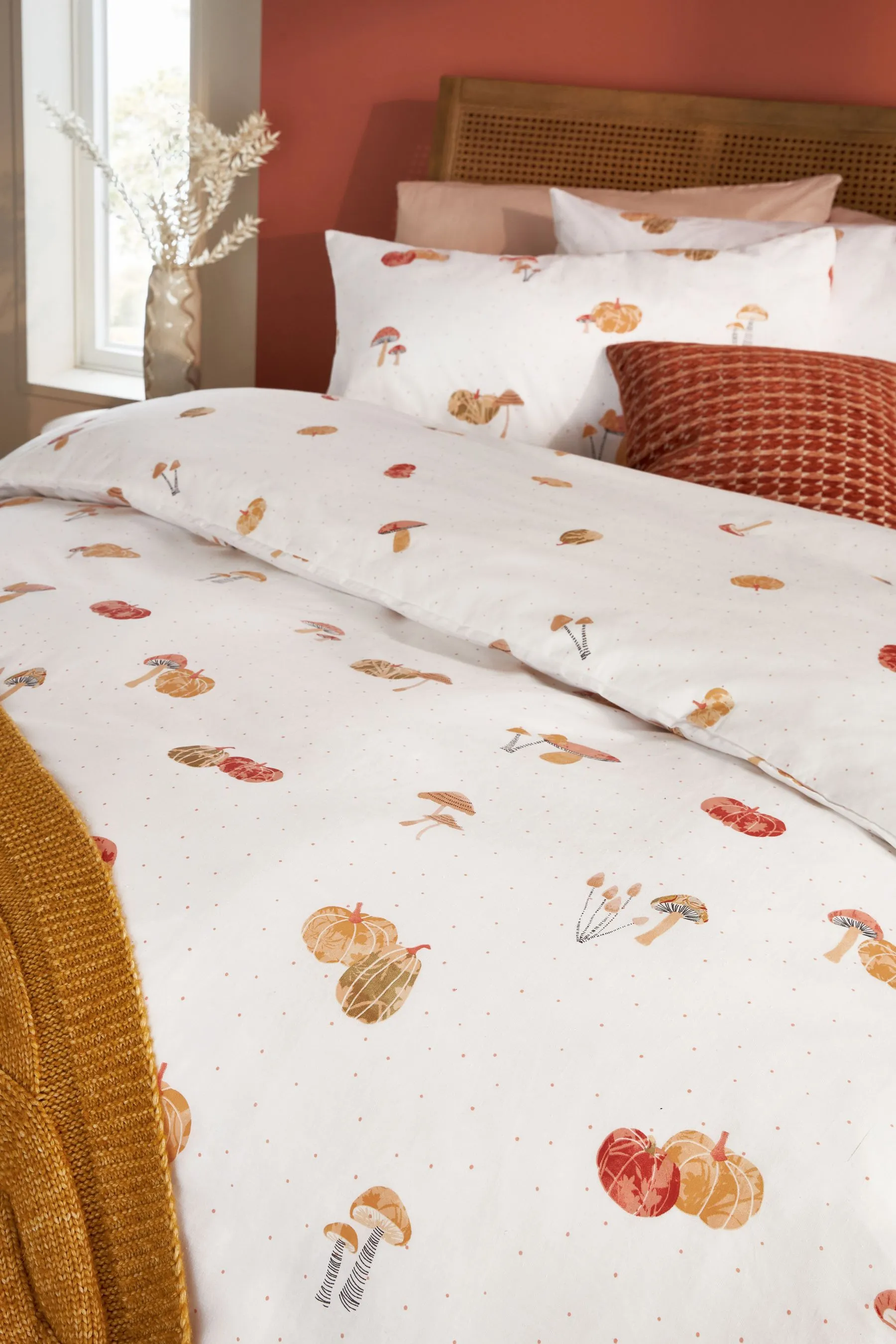 White Autumnal Pumpkins Cotton Rich Reversible Duvet Cover and Pillowcase Set